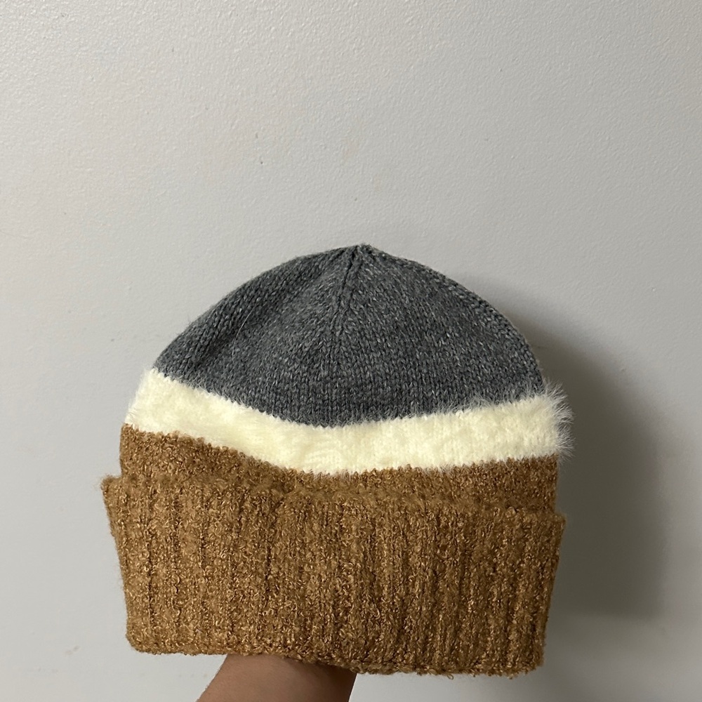 Universal Thread Tan and Cream Knit Beanie